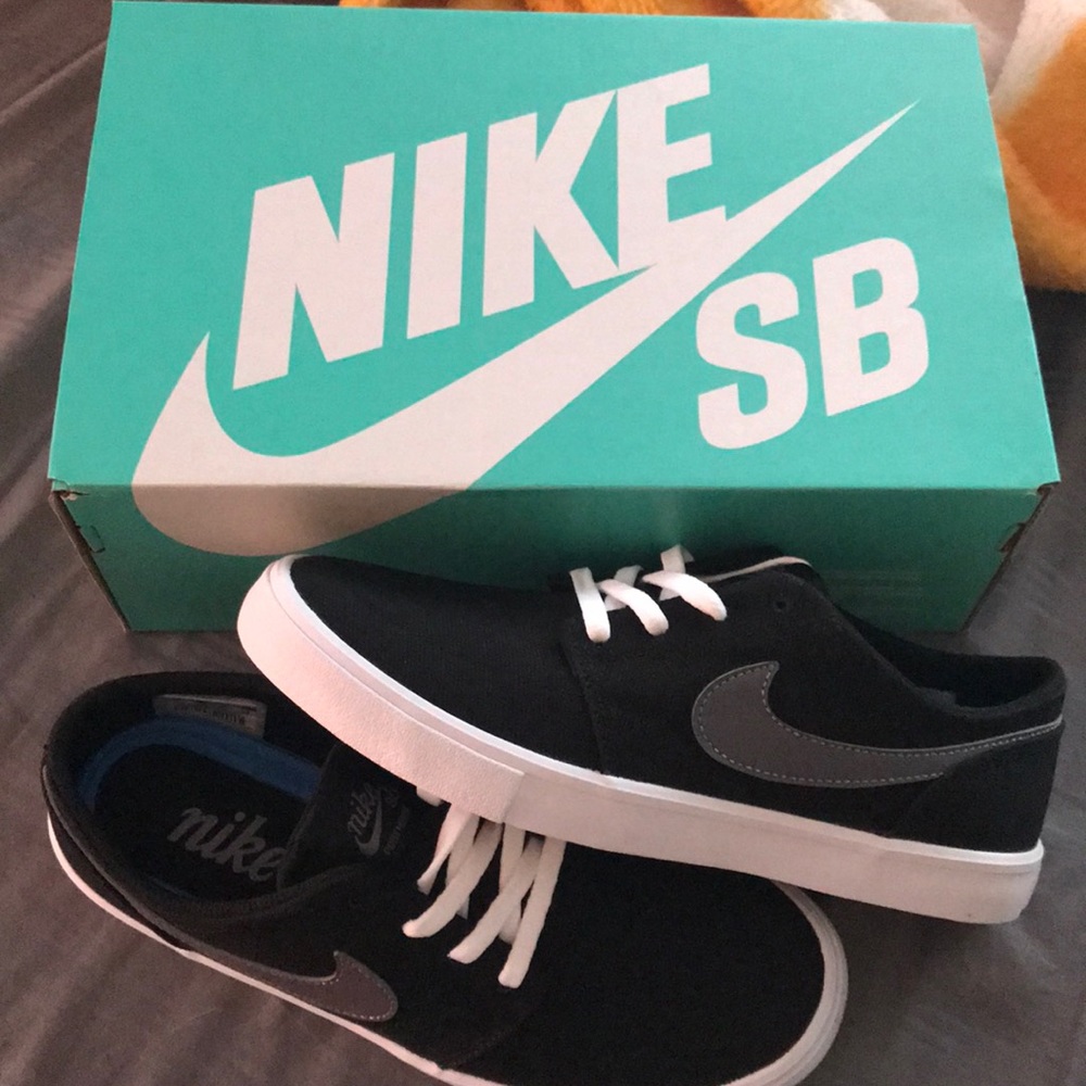 Women’s Nike Skateboard Shoes NWT